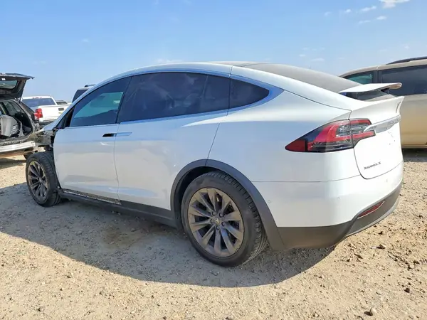 5YJXCAE29JF099944 2018 TESLA MODEL X - Image 2