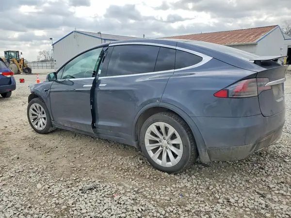 5YJXCAE29KF198569 2019 TESLA MODEL X - Image 2