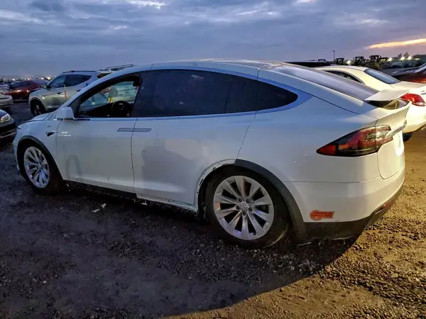 5YJXCAE29LF232740 2020 TESLA MODEL X - Image 2