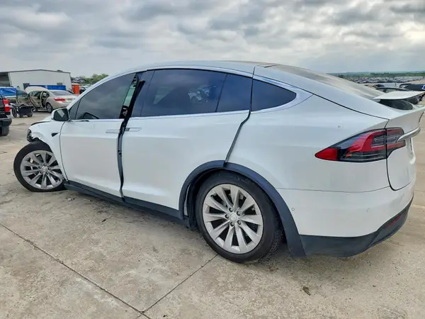 5YJXCAE29LF281601 2020 TESLA MODEL X - Image 2