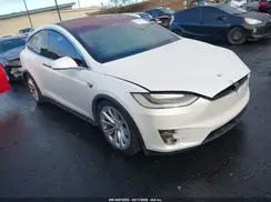 5YJXCAE2XHF029556 2017 TESLA MODEL X