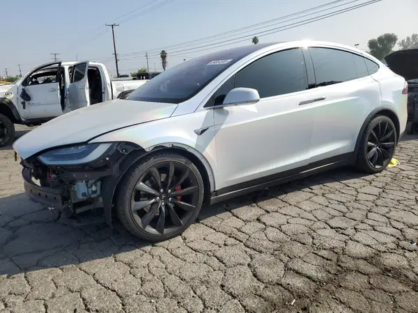 5YJXCAE2XHF050195 2017 TESLA MODEL X - Image 1