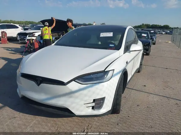 5YJXCAE2XHF073508 2017 TESLA MODEL X - Image 2