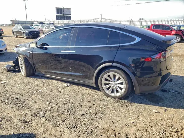 5YJXCAE2XHF077364 2017 TESLA MODEL X - Image 2