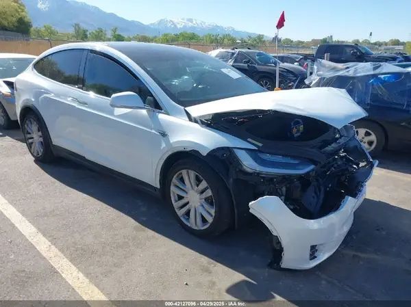 5YJXCAE40GF014533 2016 TESLA MODEL X - Image 1