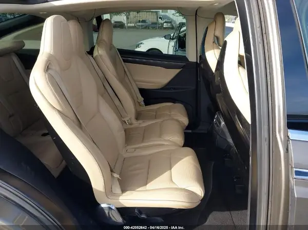 5YJXCAE45GF000773 2016 TESLA MODEL X - Image 8