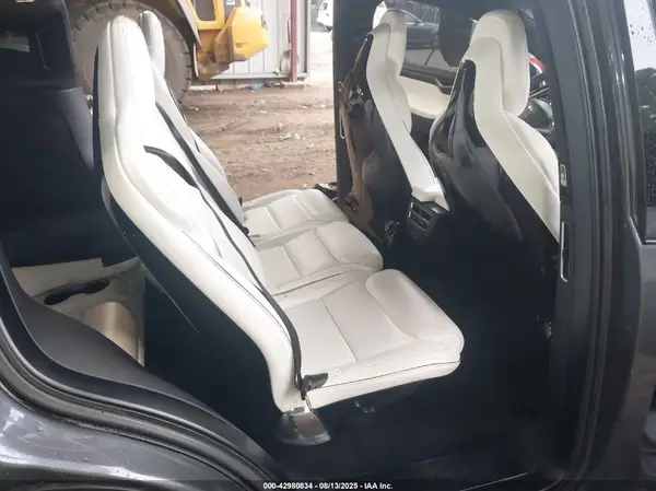5YJXCAE45GF001468 2016 TESLA MODEL X - Image 8