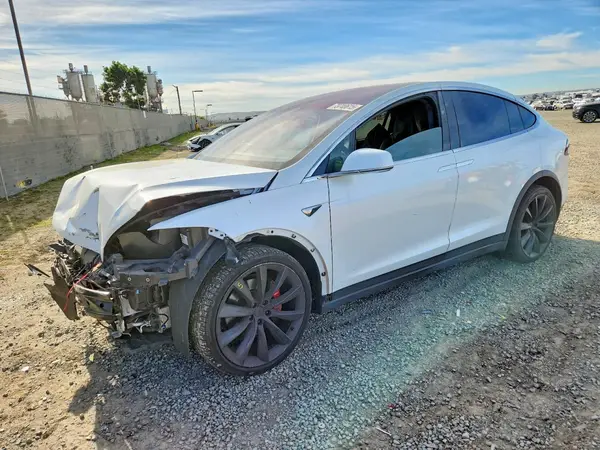 5YJXCAE46KF162369 2019 TESLA MODEL X - Image 1
