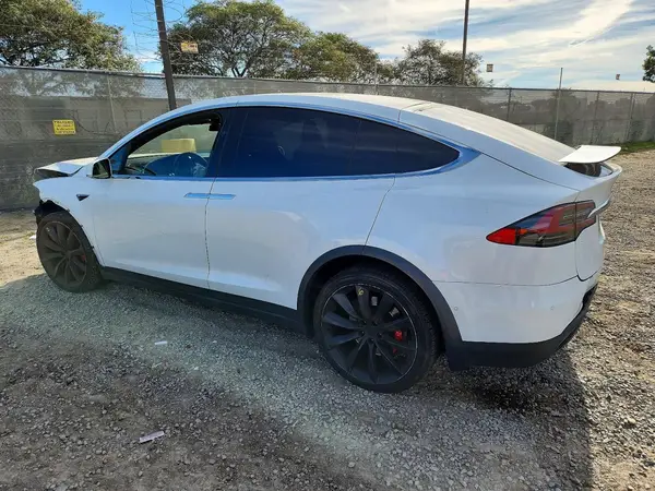 5YJXCAE46KF162369 2019 TESLA MODEL X - Image 2