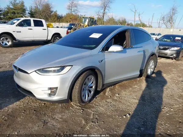 5YJXCAE47JF101756 2018 TESLA MODEL X - Image 2