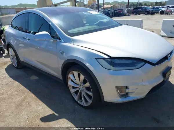 5YJXCAE49GF001067 2016 TESLA MODEL X - Image 1