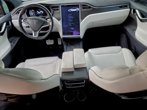 5YJXCAE4XGF000977 2016 TESLA MODEL X - Image 8
