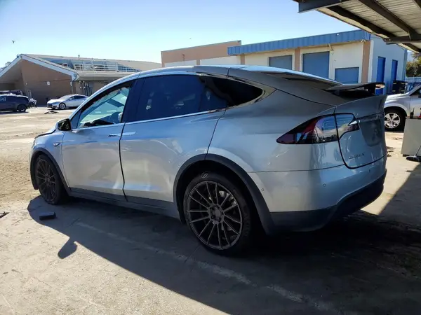 5YJXCBE20GF021180 2016 TESLA MODEL X - Image 2