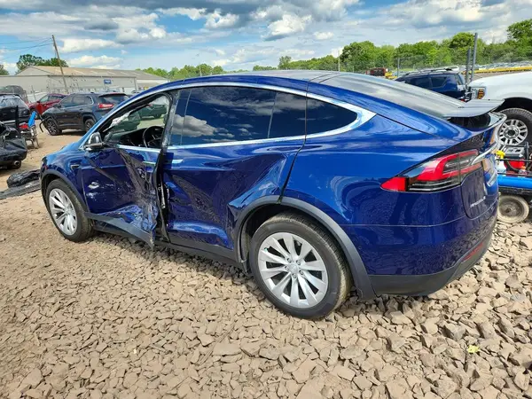 5YJXCBE20HF057677 2017 TESLA MODEL X - Image 2