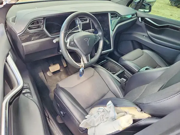 5YJXCBE20HF057677 2017 TESLA MODEL X - Image 8
