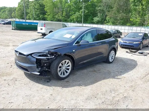 5YJXCBE20HF070235 2017 TESLA MODEL X - Image 2