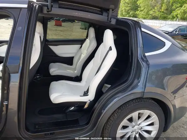 5YJXCBE20HF070235 2017 TESLA MODEL X - Image 8