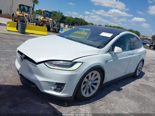 5YJXCBE20HF070252 2017 TESLA MODEL X - Image 2