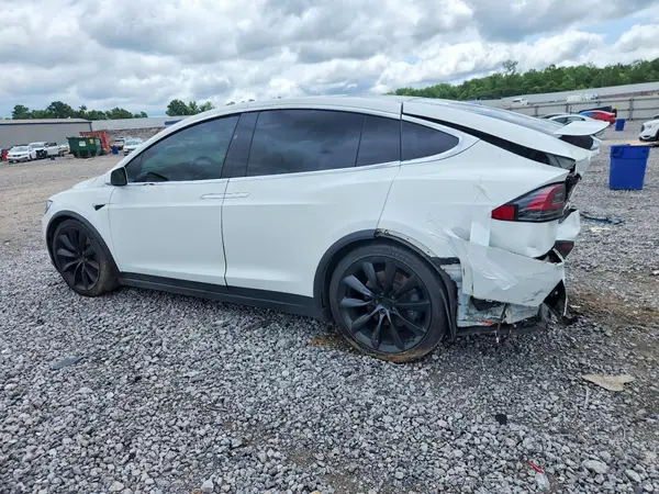 5YJXCBE20HF077010 2017 TESLA MODEL X - Image 2