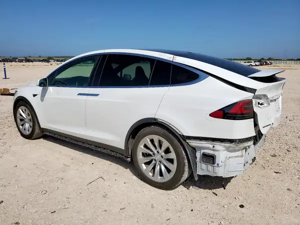 5YJXCBE20JF103675 2018 TESLA MODEL X - Image 2
