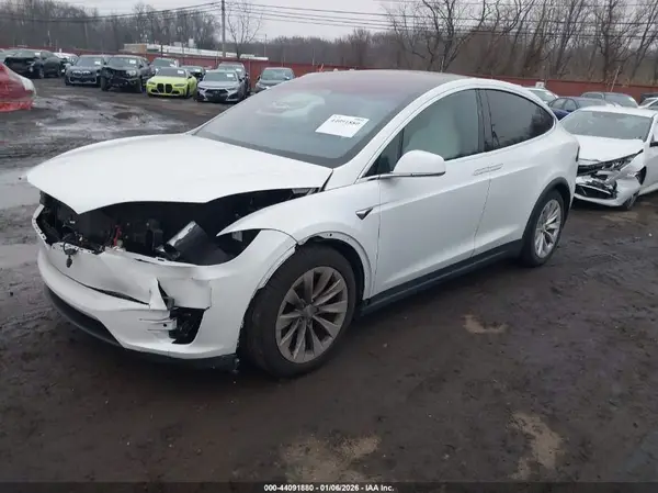 5YJXCBE20JF132559 2018 TESLA MODEL X - Image 2