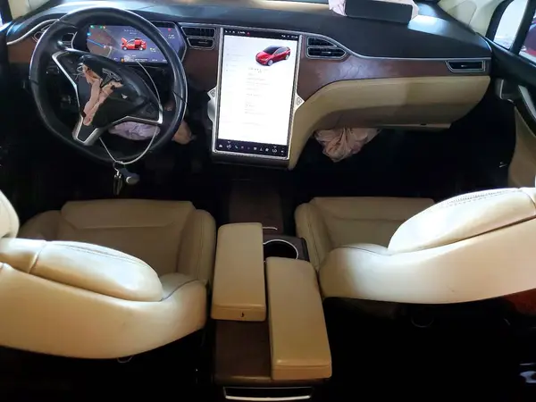 5YJXCBE21GF005585 2016 TESLA MODEL X - Image 8