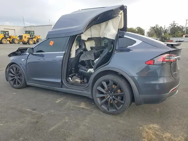 5YJXCBE21GF008583 2016 TESLA MODEL X - Image 2