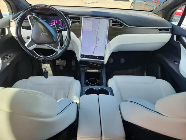 5YJXCBE21HF029550 2017 TESLA MODEL X - Image 8