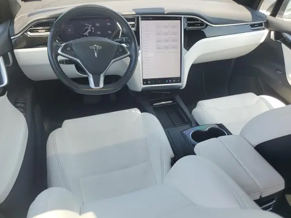 5YJXCBE21HF063925 2017 TESLA MODEL X - Image 8