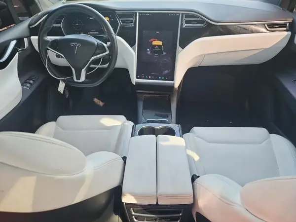 5YJXCBE21HF070096 2017 TESLA MODEL X - Image 8