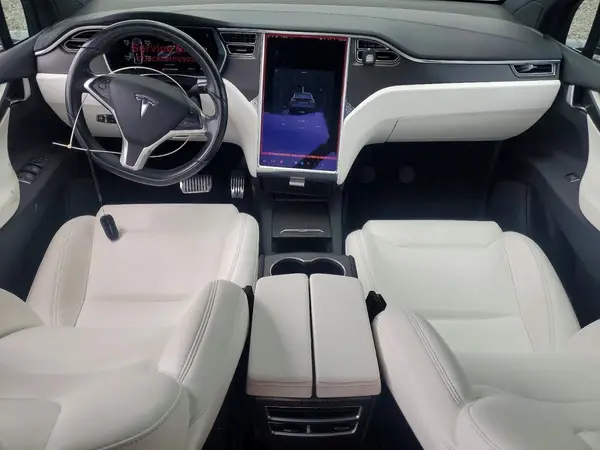 5YJXCBE21JF090385 2018 TESLA MODEL X - Image 8