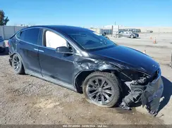 5YJXCBE21JF115561 2018 TESLA MODEL X