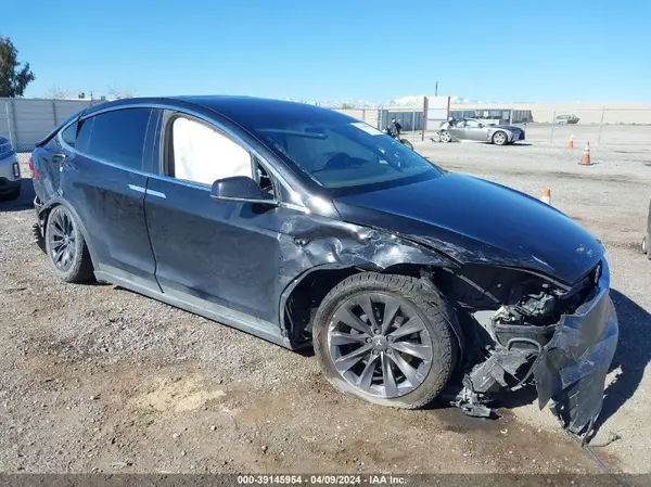 5YJXCBE21JF115561 2018 TESLA MODEL X