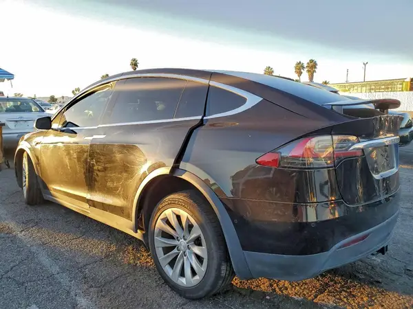 5YJXCBE21JF117889 2018 TESLA MODEL X - Image 2