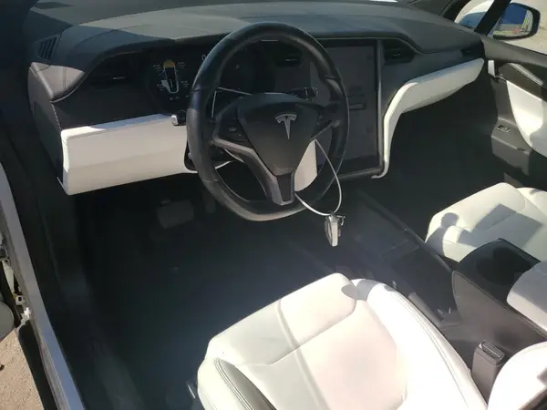 5YJXCBE21JF122333 2018 TESLA MODEL X - Image 8