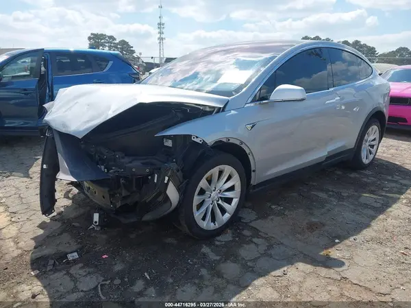 5YJXCBE21JF123983 2018 TESLA MODEL X - Image 2