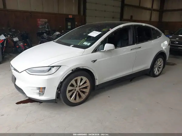 5YJXCBE21JF137561 2018 TESLA MODEL X - Image 2