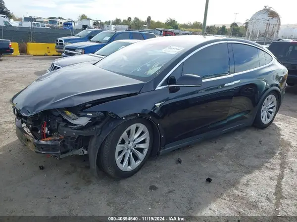 5YJXCBE21JF140508 2018 TESLA MODEL X - Image 2