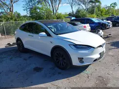 5YJXCBE21JF142694 2018 TESLA MODEL X