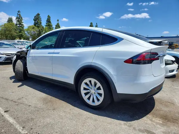 5YJXCBE21KF204225 2019 TESLA MODEL X - Image 2