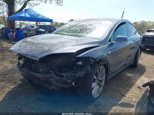 5YJXCBE22GF001996 2016 TESLA MODEL X - Image 2