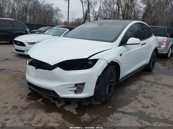 5YJXCBE22GF003831 2016 TESLA MODEL X - Image 2