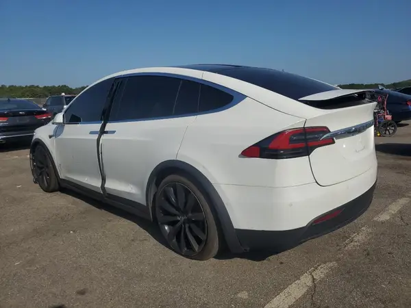 5YJXCBE22GF008219 2016 TESLA MODEL X - Image 2