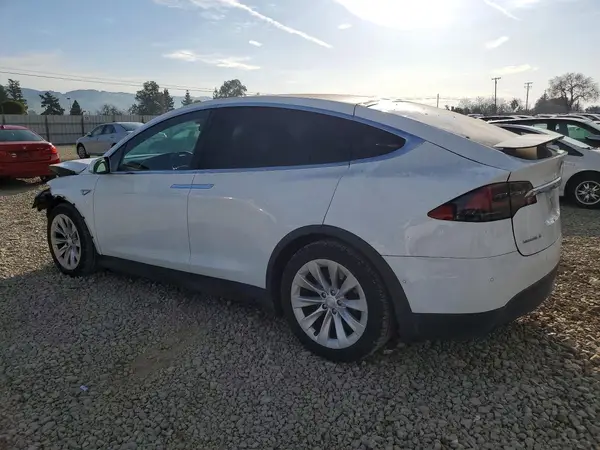 5YJXCBE22GF019611 2016 TESLA MODEL X - Image 2