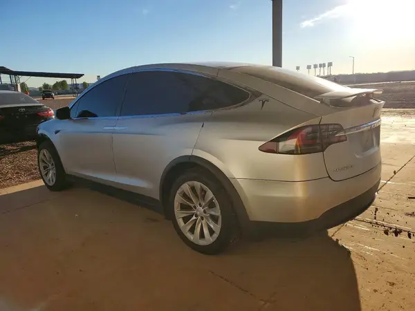 5YJXCBE22GF022704 2016 TESLA MODEL X - Image 2