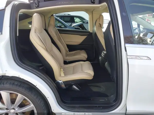 5YJXCBE22HF043618 2017 TESLA MODEL X - Image 8