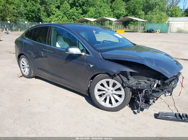 5YJXCBE22HF043893 2017 TESLA MODEL X - Image 1