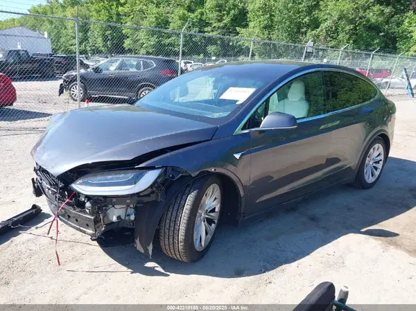 5YJXCBE22HF043893 2017 TESLA MODEL X - Image 2