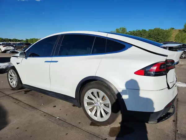 5YJXCBE22HF044722 2017 TESLA MODEL X - Image 2