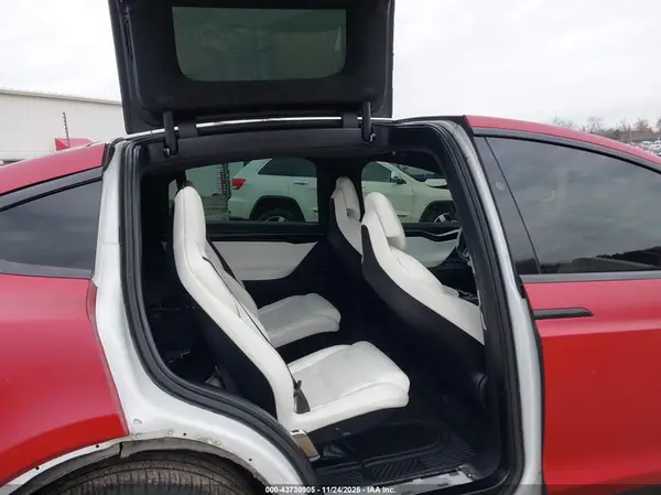 5YJXCBE22HF047278 2017 TESLA MODEL X - Image 8